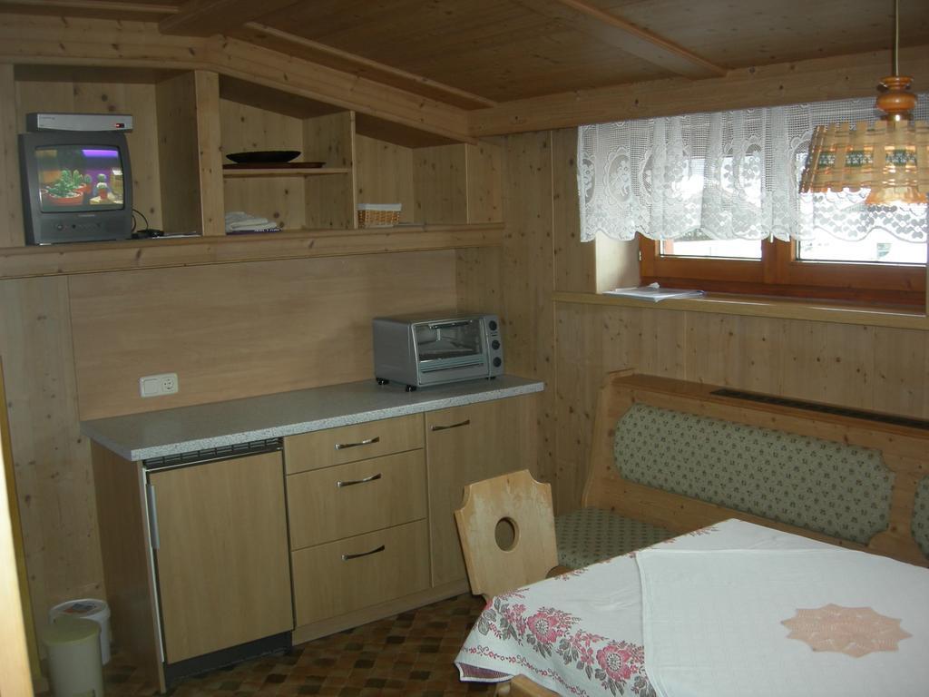 Haus Mooshof Appartement Lermoos Kamer foto